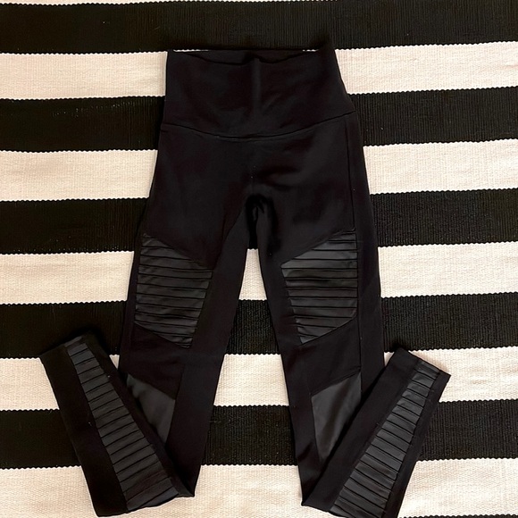 Alo Yoga Moto Legging - Picture 3 of 6